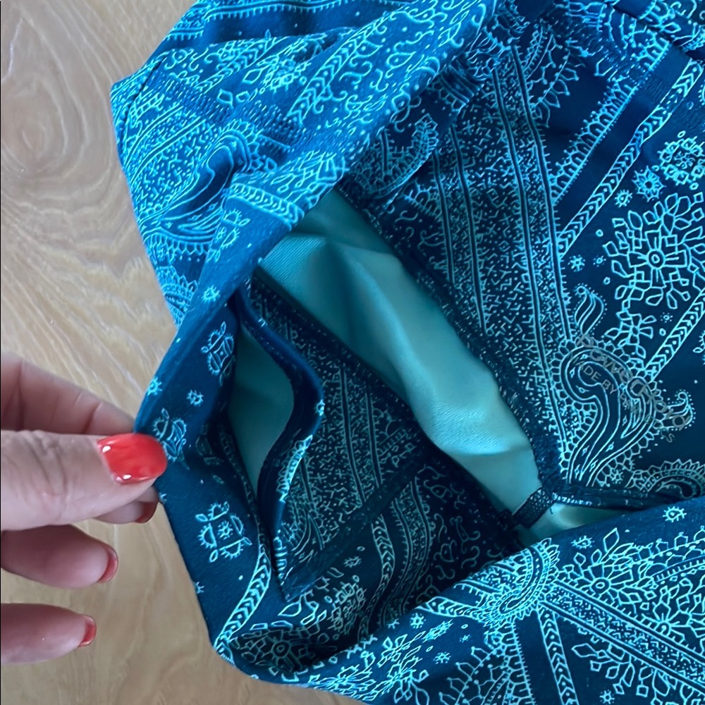 Fabletics patterned workout pants - Picture 14 of 16